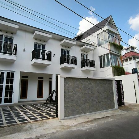 House Of Bedjo Powered By Cocotel Yogyakarta Exterior foto
