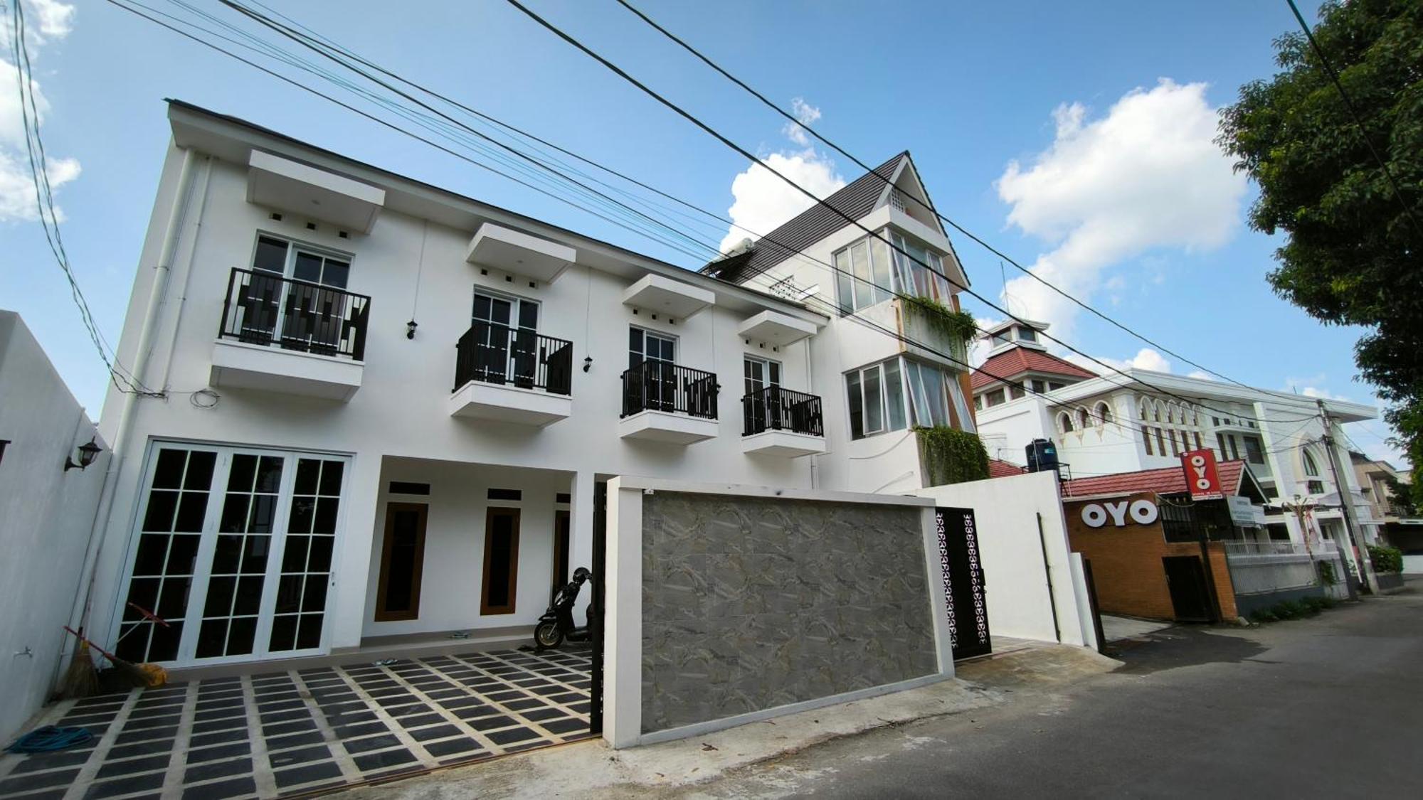 House Of Bedjo Powered By Cocotel Yogyakarta Exterior foto